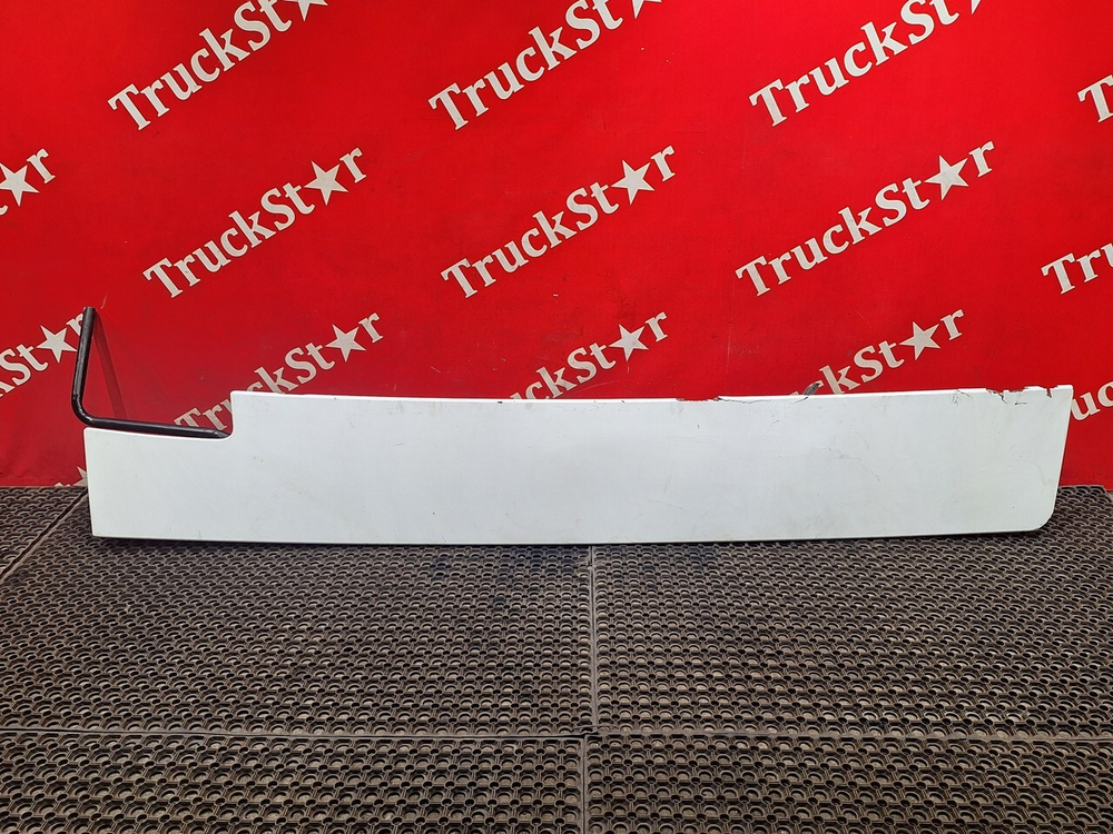 Спойлер кабины боковой правый