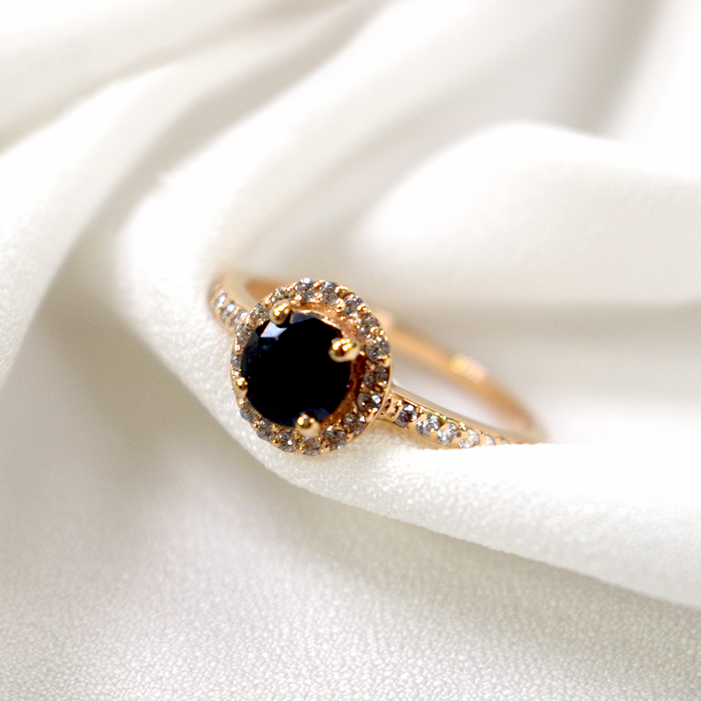 Кольцо с черным фианитом