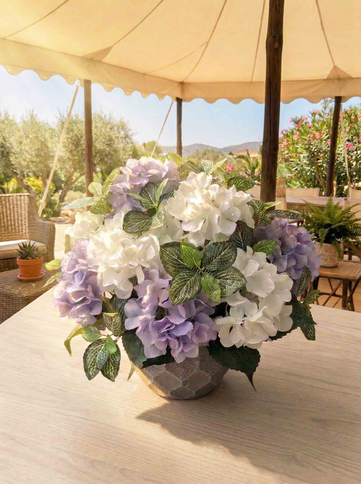 Гортензия бело-сиреневая в горшке искусственная