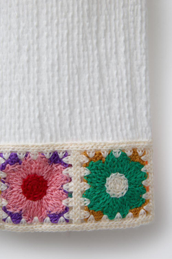 ZARA БРЮКИ В СТИЛЕ РУСТИК С ДЕТАЛЯМИ ИЗ КРУЖЕВА КРОШЕ И ЦВЕТОЧНОЙ ВЫШИВКОЙ, ЖЕЛТОВАТО-БЕЛЫЙ