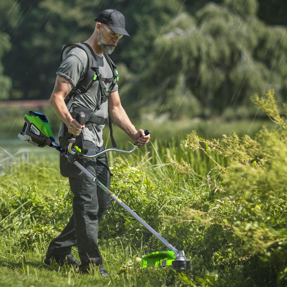 Триммер аккумуляторный Greenworks TB201H, Арт. 2112407U2B, 82V, 2,0 кВт, 46 см, c трехлопастным ножом и кусторезом, бесщеточный, с 2АКБ 5Ач и двойное ЗУ