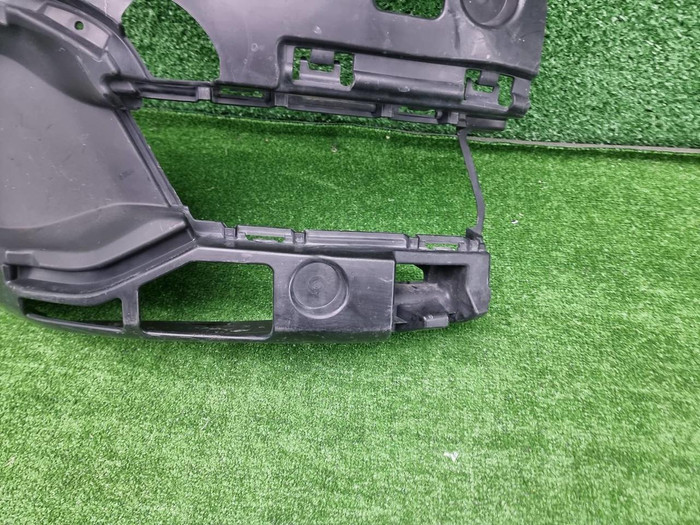 Кронштейн переднего бампера RH BMW 5er G30 (20-23)