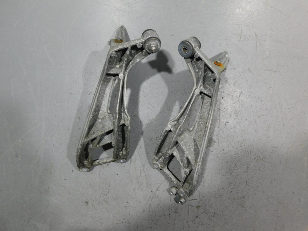 Подножки пассажирские Honda CBR1100XX 1998