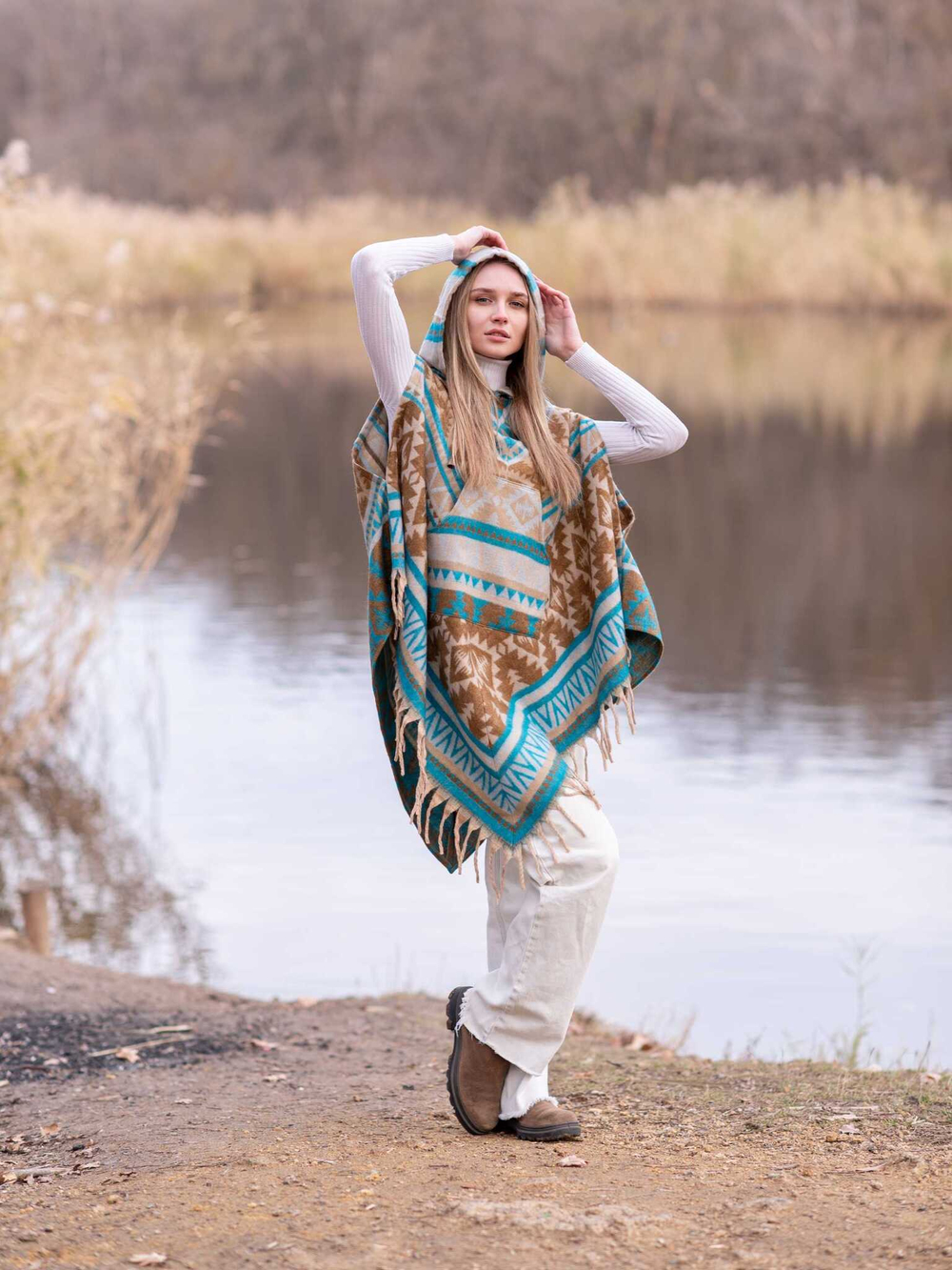 Пончо женское шерстяное с орнаментом