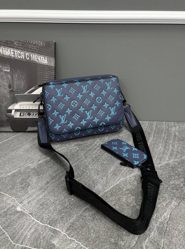Сумка-мессенджер Louis Vuitton