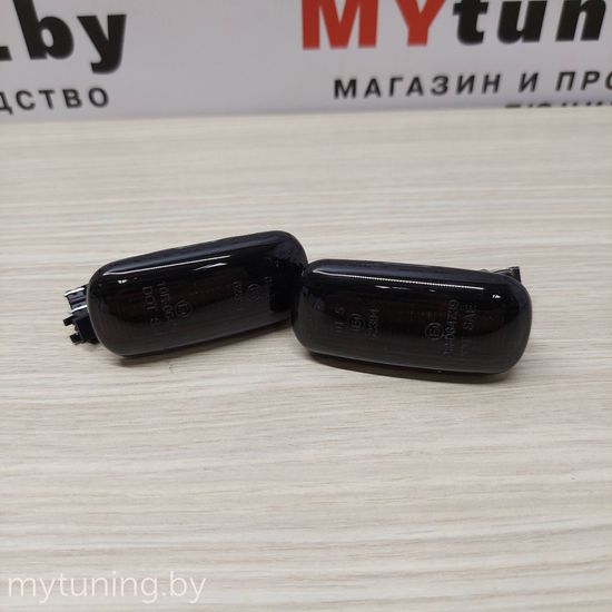Повторители указателей поворота для Audi A4 B6 / A4 B7 / TT 8J / A3 8P / A6 C5 / A8 D3 LED динамические темные