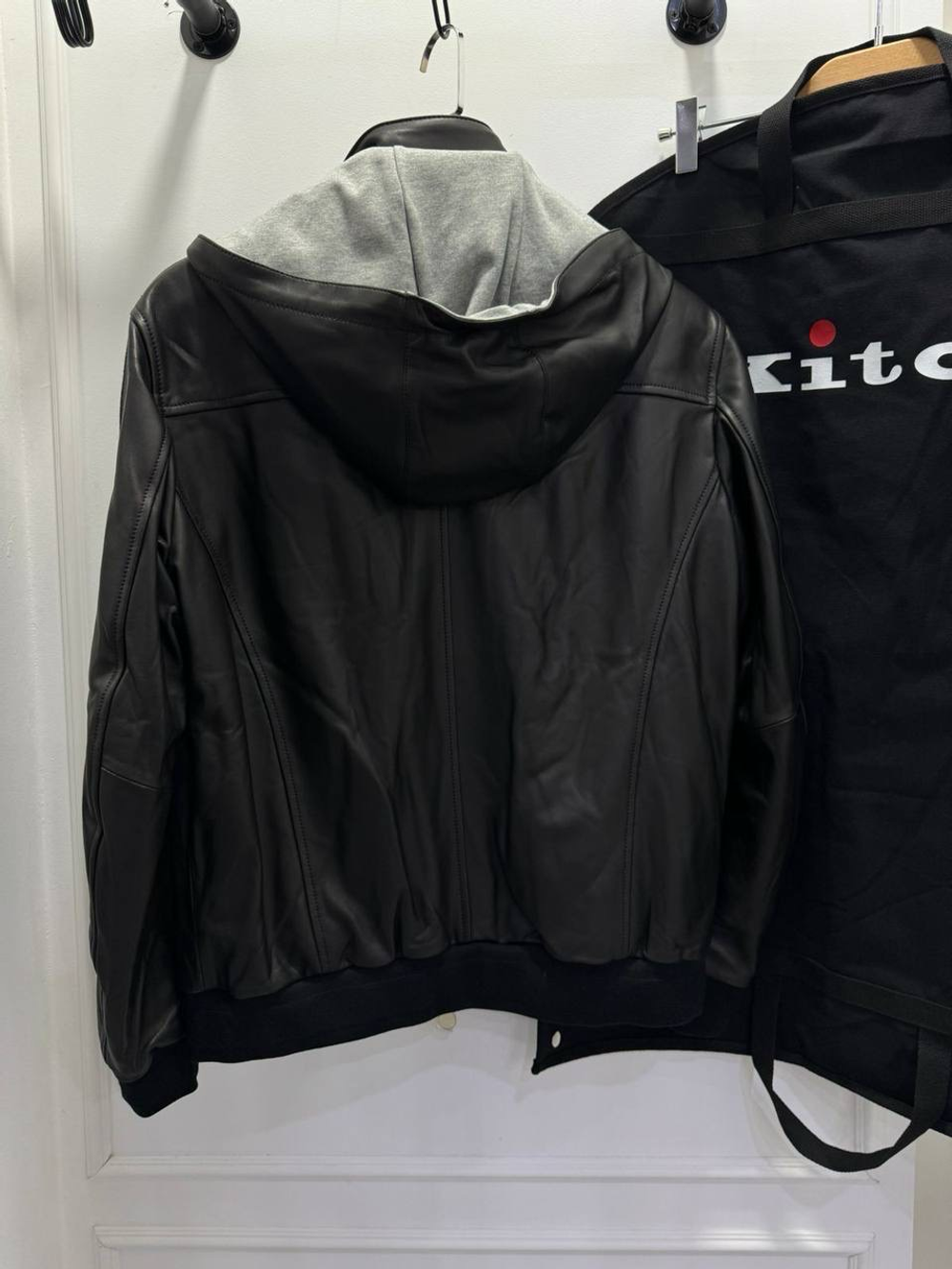 Кожаная куртка Kiton