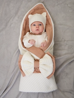 Конверт для новорожденного с чепчиком