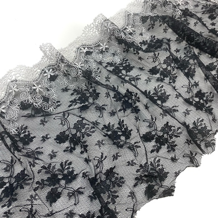 Вышивка на сетке черная с белой росписью 25 см