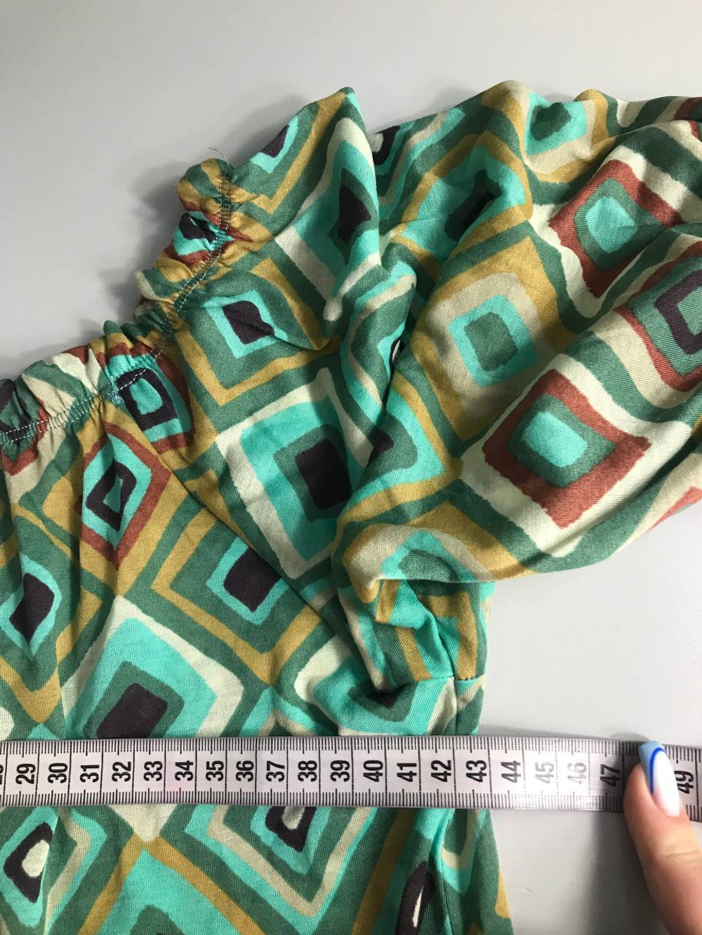 Блузка с яркими узорами, визуально на 46 размер