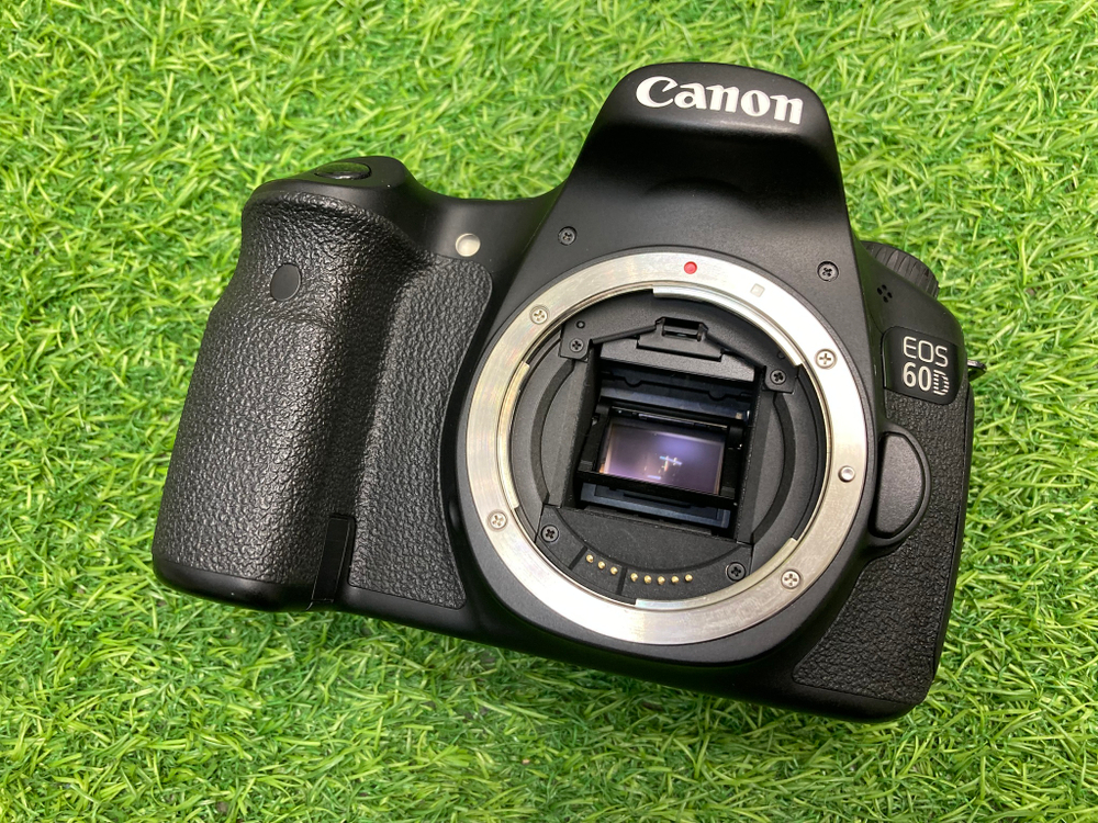 Canon 60D kit 18-55mm IS II 25.000 кадров
