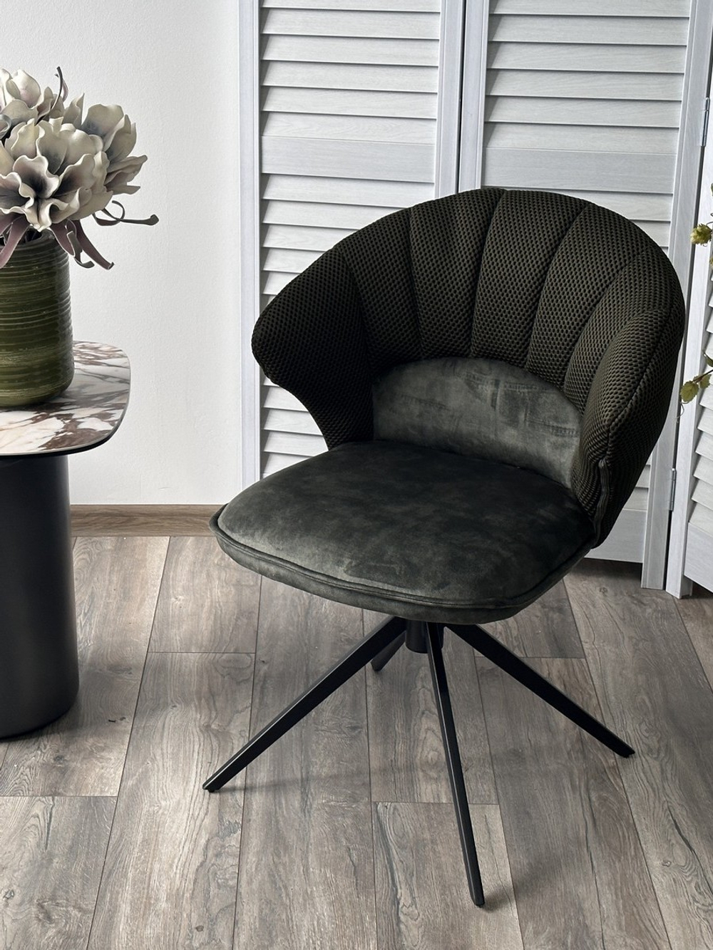 Стул М-City DISAUR Астра (Astra) поворотный на поворотный на 360 градусов, Зеленый Sonic 77 ткань, 7525-156 Велюр, Черный каркас