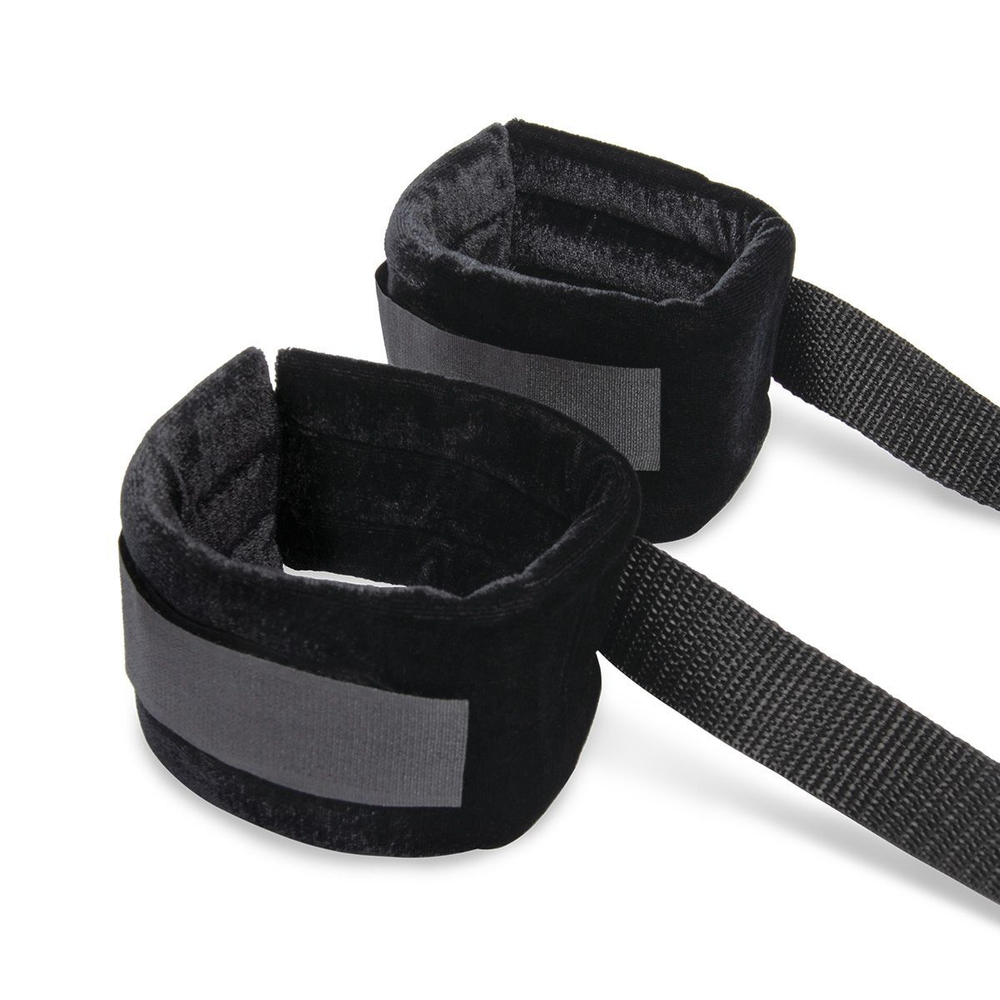 Эротический набор 4PC Bondage Bed Strap & Flogger Kit (Цвет: черный)