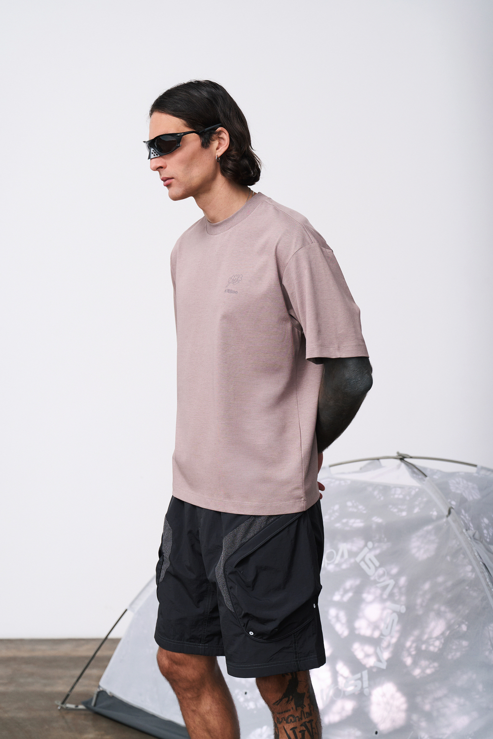 Футболка Blue Monte T-Shirt with Frog, Hand, Tree, and Stone Print "Yunzhi Brown"