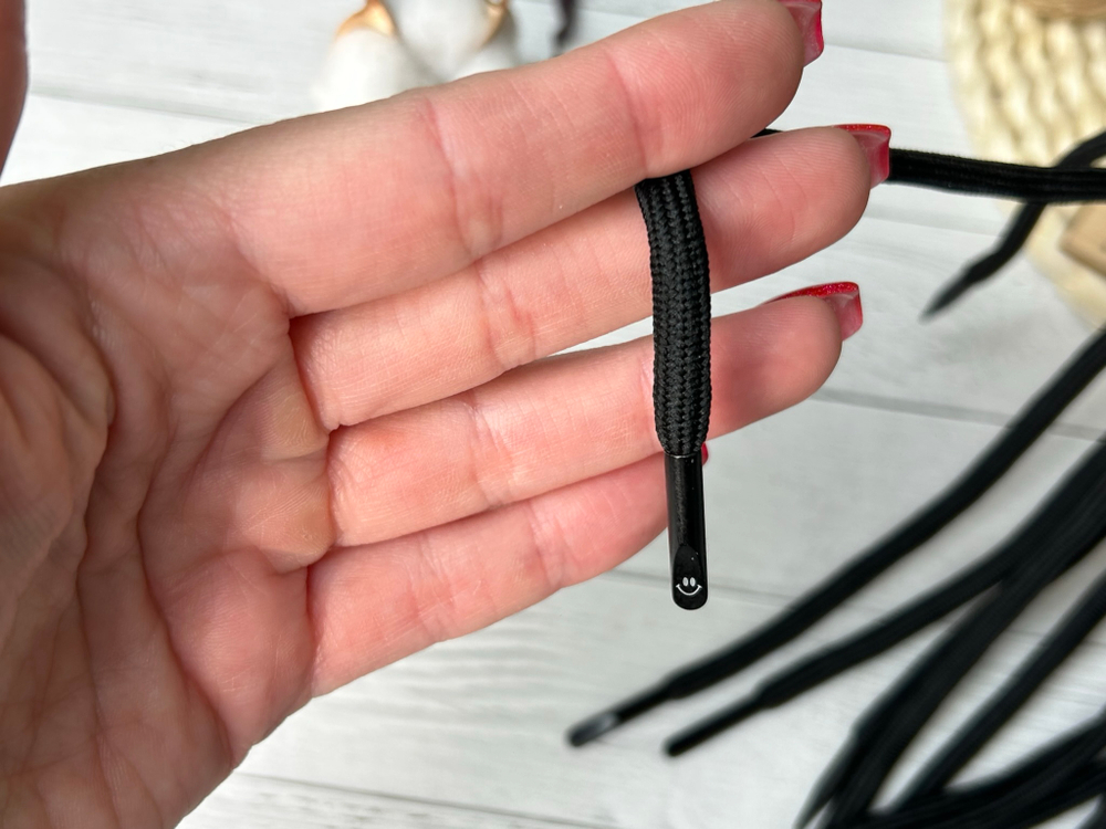 Шнур ПЭ КРУГЛЫЙ черный смайл. 1,4м