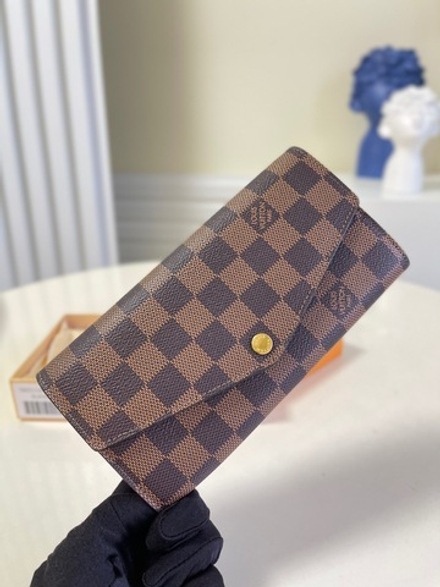Louis Vuitton Sarah Wallet