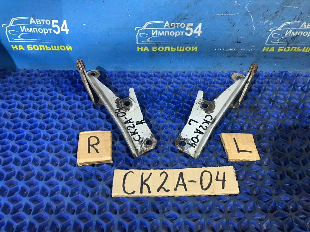 Петля капота левая MITSUBISHI LANCER 1998