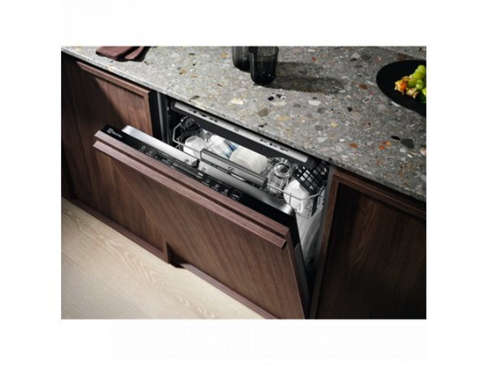 Встраиваемая посудомоечная машина Electrolux EEC987300W