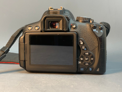 Canon EOS 650D Kit EF-S 18-55mm f/3.5-5.6 IS II 22160 кадров