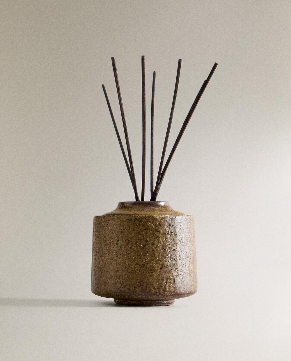 Zara Home PALO SANTO REED DIFFUSERS — ароматический диффузор с тростниковыми палочками, Пало Санто, 100 мл