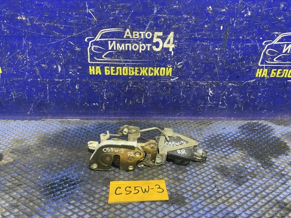 Замок двери задней правой MITSUBISHI LANCER CEDIA 2000