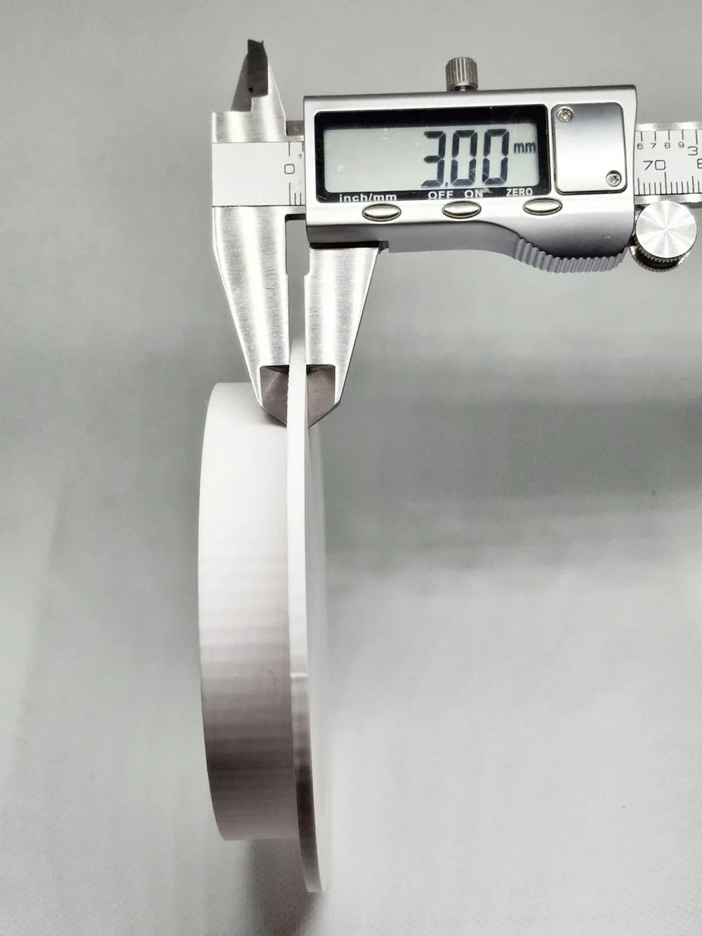 Решетка вентиляции с фланцем D100 мм (пластиковая, белая)