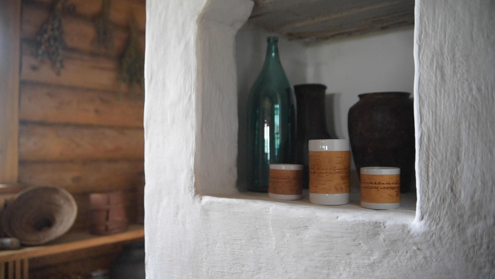 Кружка малая фарфоровая без ручки c берестой и с цитатами Лермонтова. Lermontov forever.