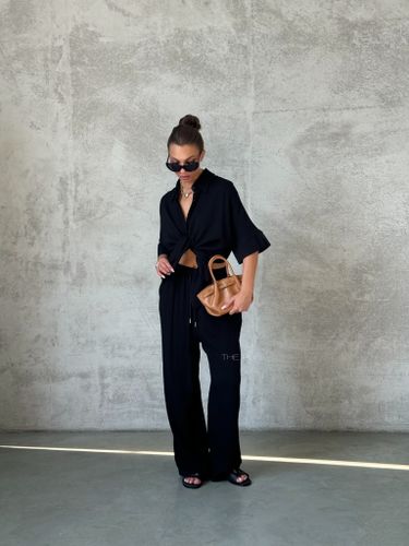 Черный летний костюм из хлопка и льна