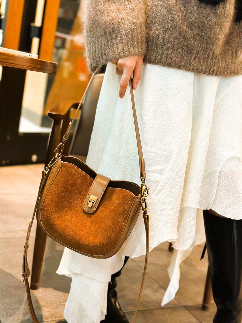 женская сумка на плечо из натуральной кожи