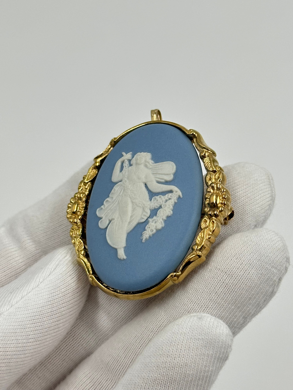Брошь-кулон Wedgwood голубая