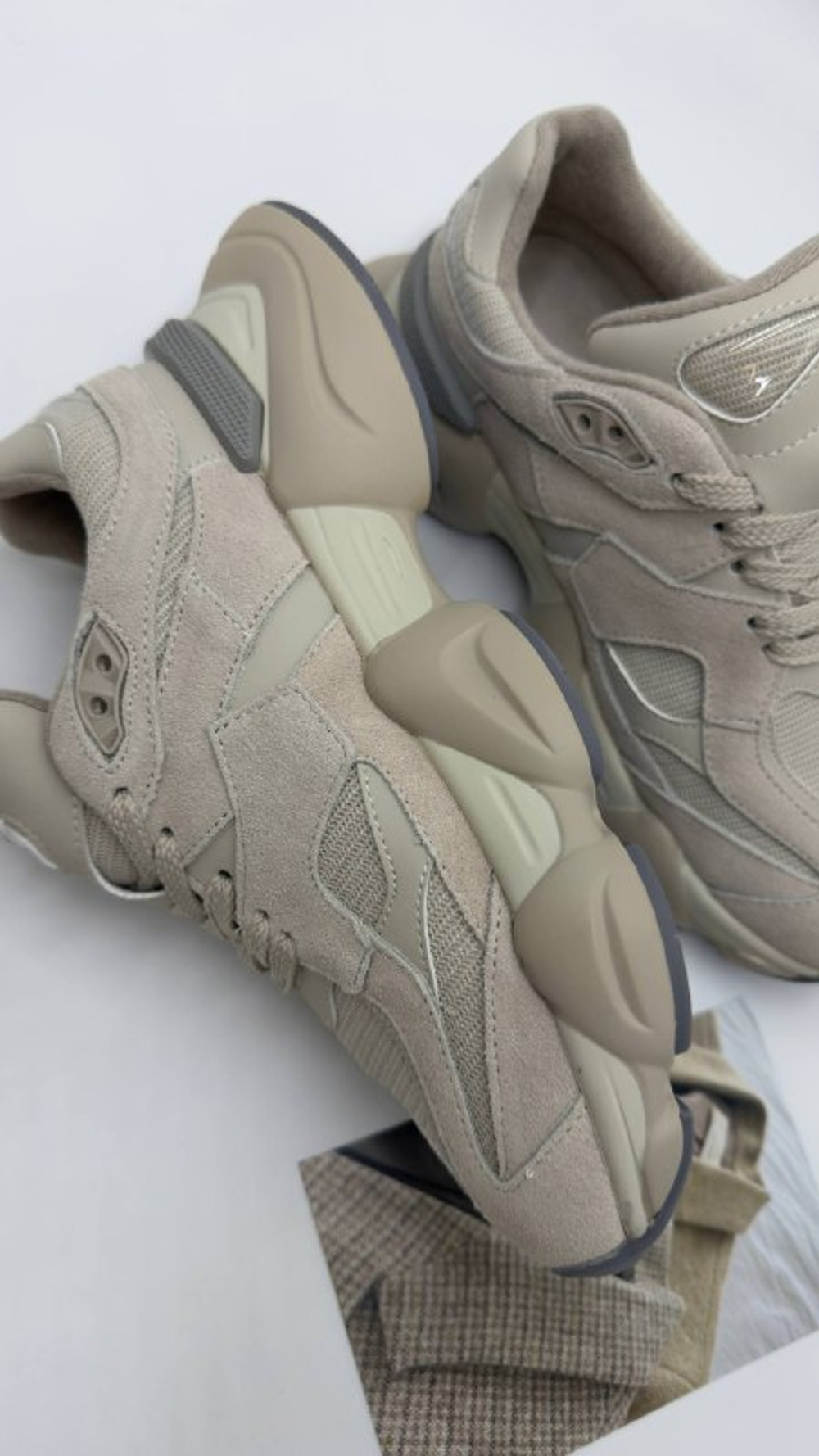 Кроссовки женские натуральная кожа/замша артикул 8888-3 цвет "бежево-розовый"