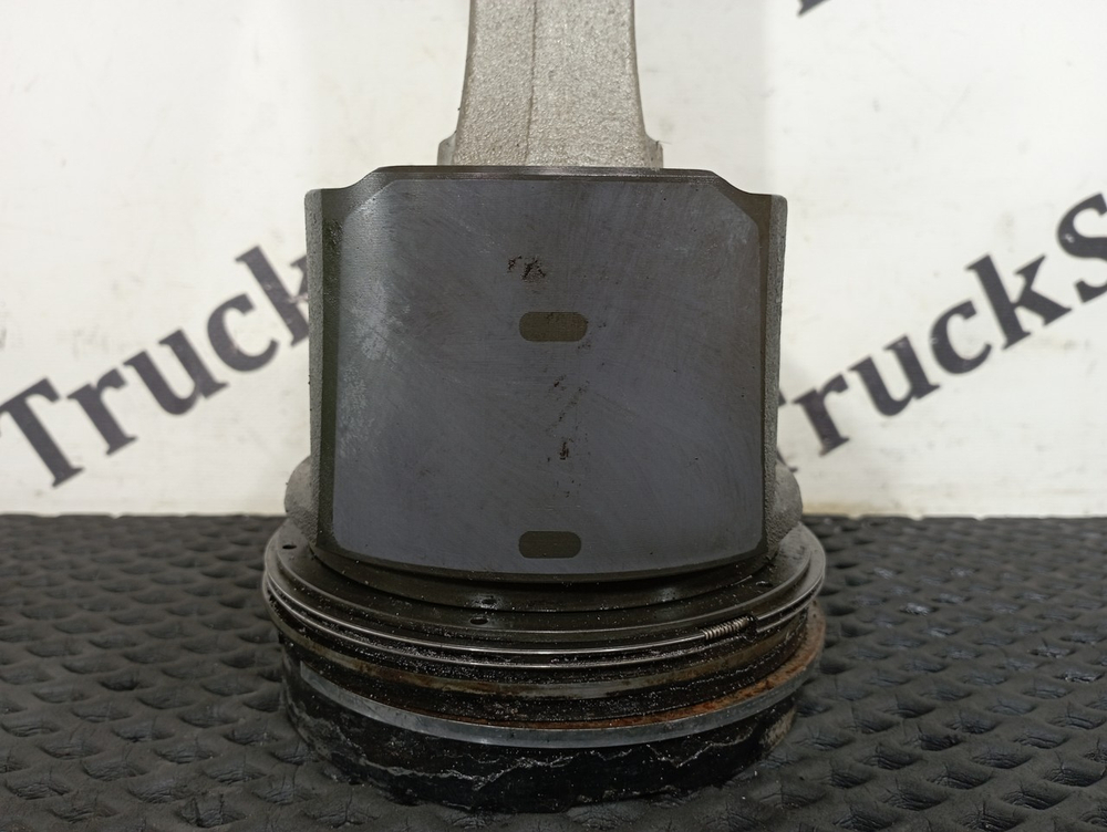 Поршень с шатуном