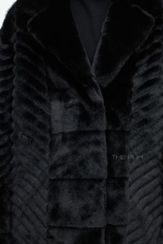 Короткая шуба из эко-меха в черном цвете