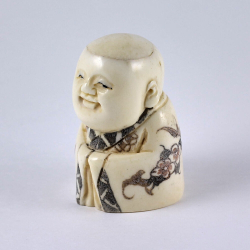 Нэцкэ Мальчик Карако в кимоно