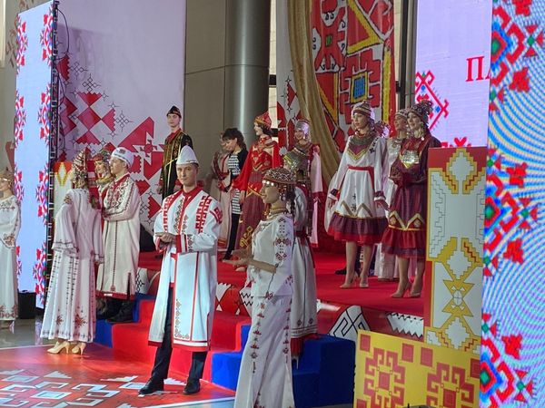 Показ коллекций фабрики &quot;Паха тĕрĕ&quot;  в день Чувашской вышивки.