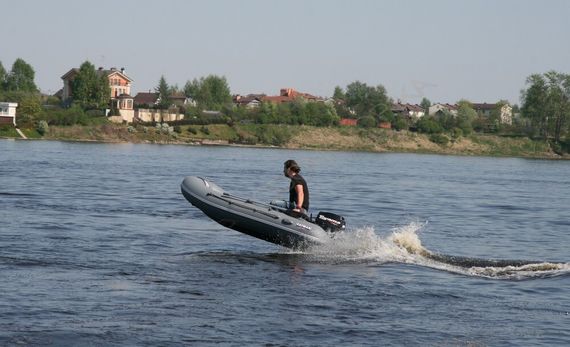 Лодка Мнев и К КАЙМАН N-330 НДНД