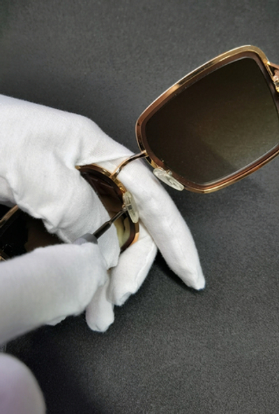 Замена носовых упоров в некорригирующих очках