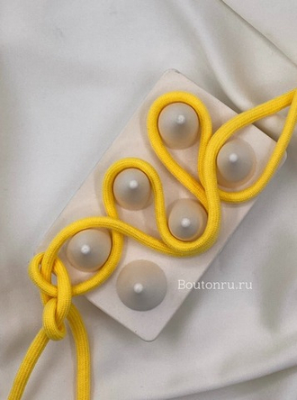 Шнур желтый 1,43 м