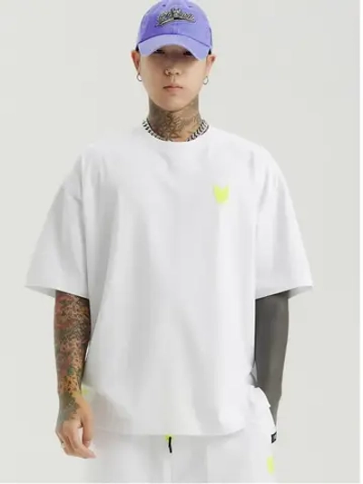 Футболка с логотипом на спине