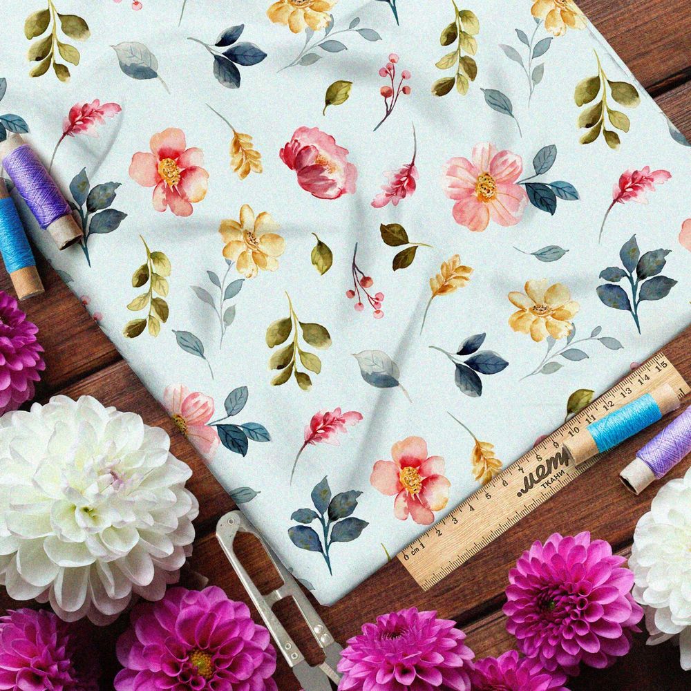 Ткань оксфорд 600 яркие полевые цветы и листья на белом фоне