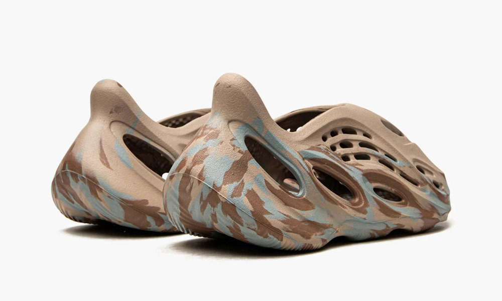 Yeezy Foam RNNR MX "Sand Grey"