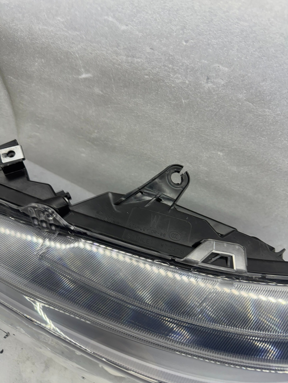 Фара правая LED Toyota Wildlander (, оригинал)