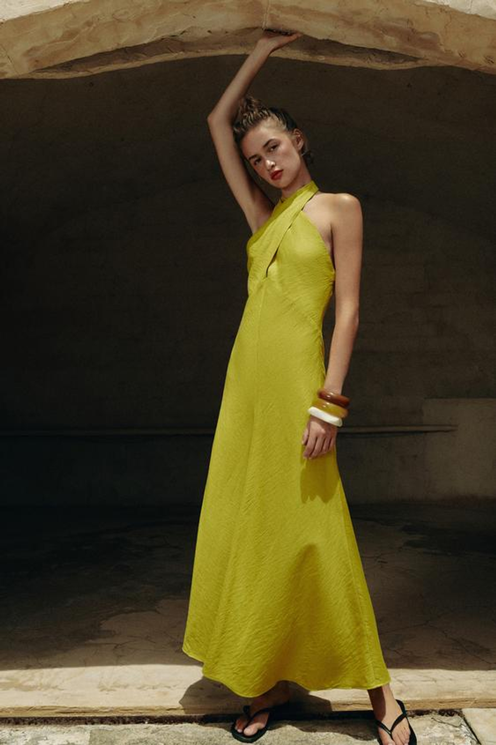 ZARA ПЛАТЬЕ МИДИ ХАЛТЕР ИЗ СМЕСОВОГО ЛЬНА, ЛАЙМОВЫЙ