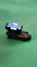 Клапан Yuken DSG-01-2B2B-D24-70