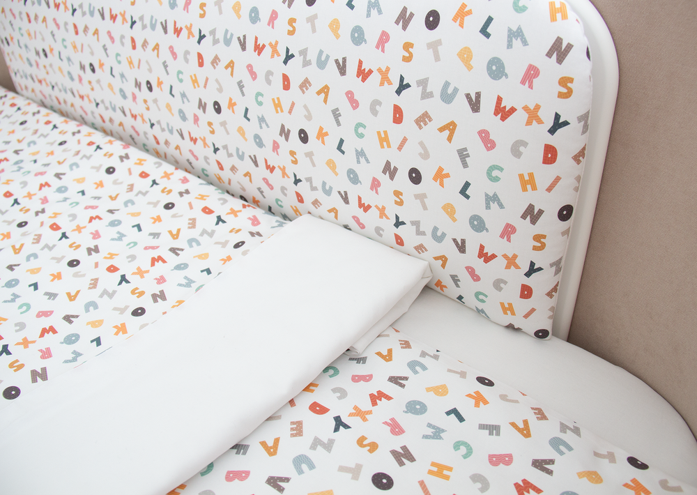Постельное бельё в детскую кроватку «Разноцветные буквы» (сатин)