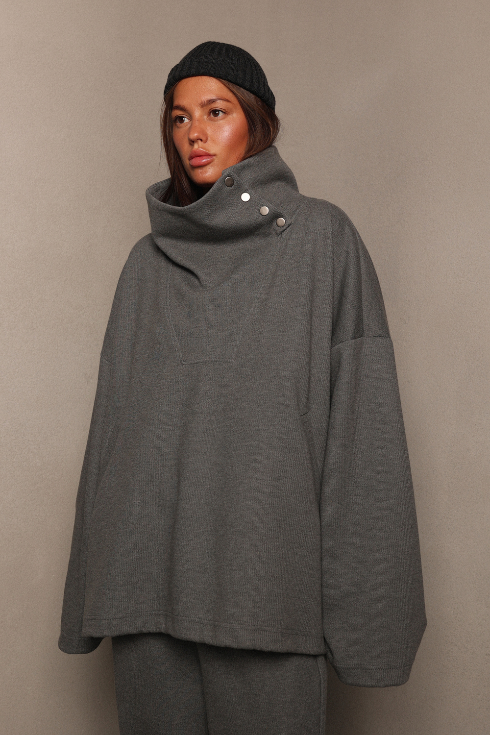 Свитшот с воротником на кнопках