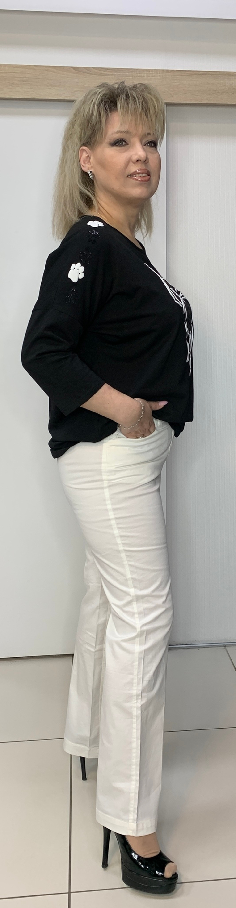 Классические белые немецкие брюки