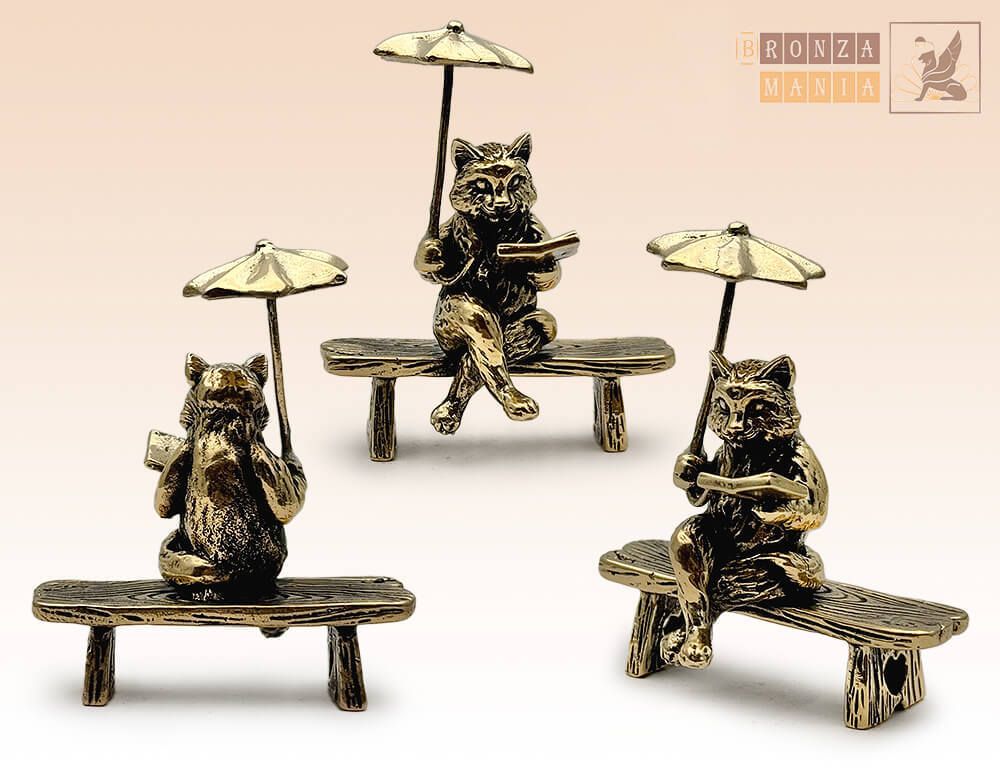 фигурка Кот с книгой под зонтиком