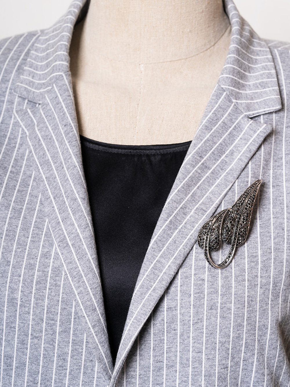 30061260 Брошь Chance