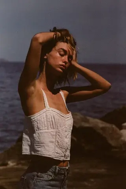 ZARA КРОП-ТОП С ЗАЩИПАМИ, ЖЕЛТОВАТО-БЕЛЫЙ